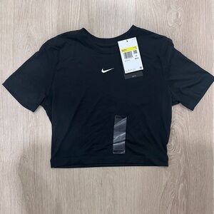 Nike Women's Slim Cropped T-Shirt